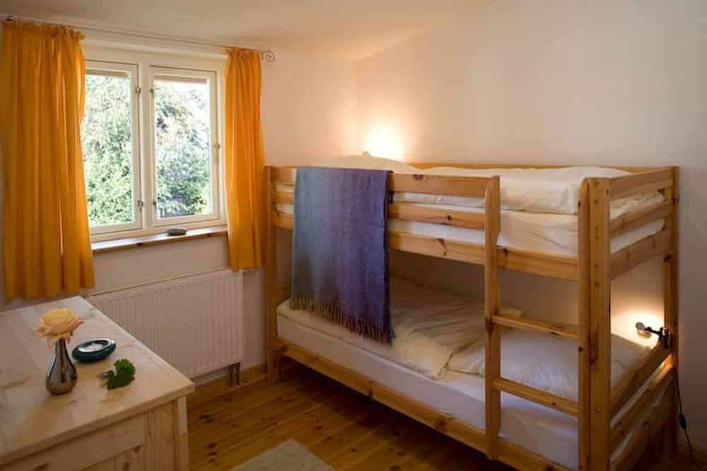 Ein Haus mit Garten am Meer in Steinberghaff, Steinberg