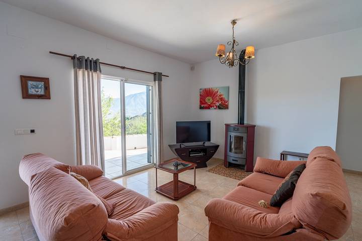 Villa 'Bravo spectacular views' with Lake and Mountain View, Pool, Garden & Wi-Fi in Viñuela, Cordillera Penibética
