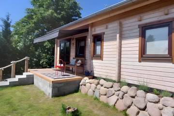 Ferienhaus für 4 Personen, mit Seeblick und Garten in Mönkebude