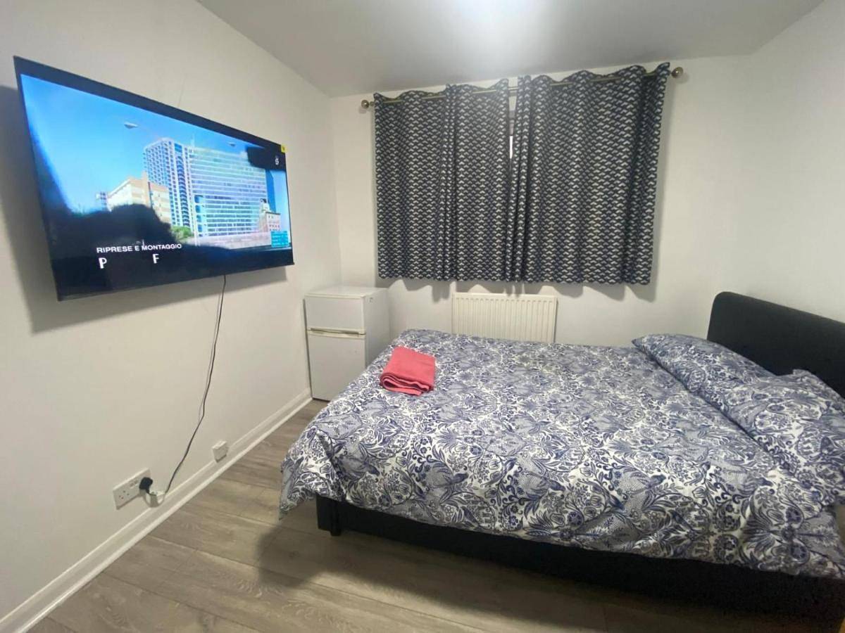 Double Room with Private Bathroom in Hillingdon, London