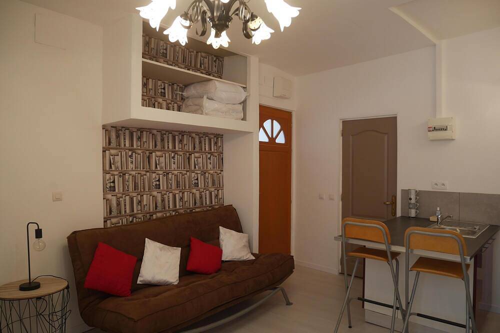 Ganze Wohnung, Studio 25 m2 möbliert renoviert in Pont-Saint-Esprit, Nimes und Umgebung