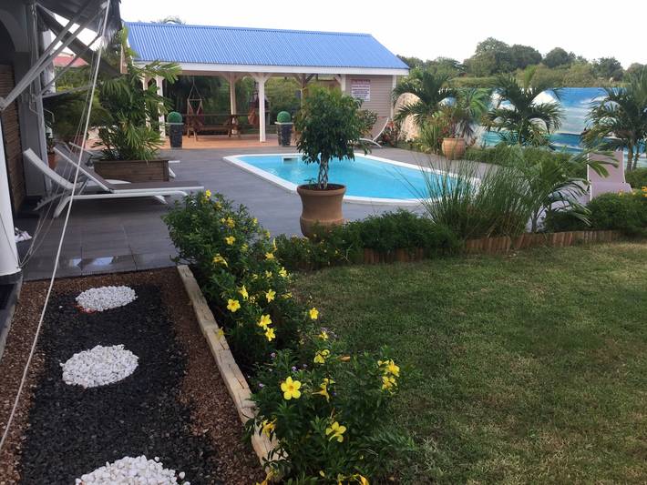 Ferienwohnung für 4 Personen, mit Terrasse und Pool in Saint-François