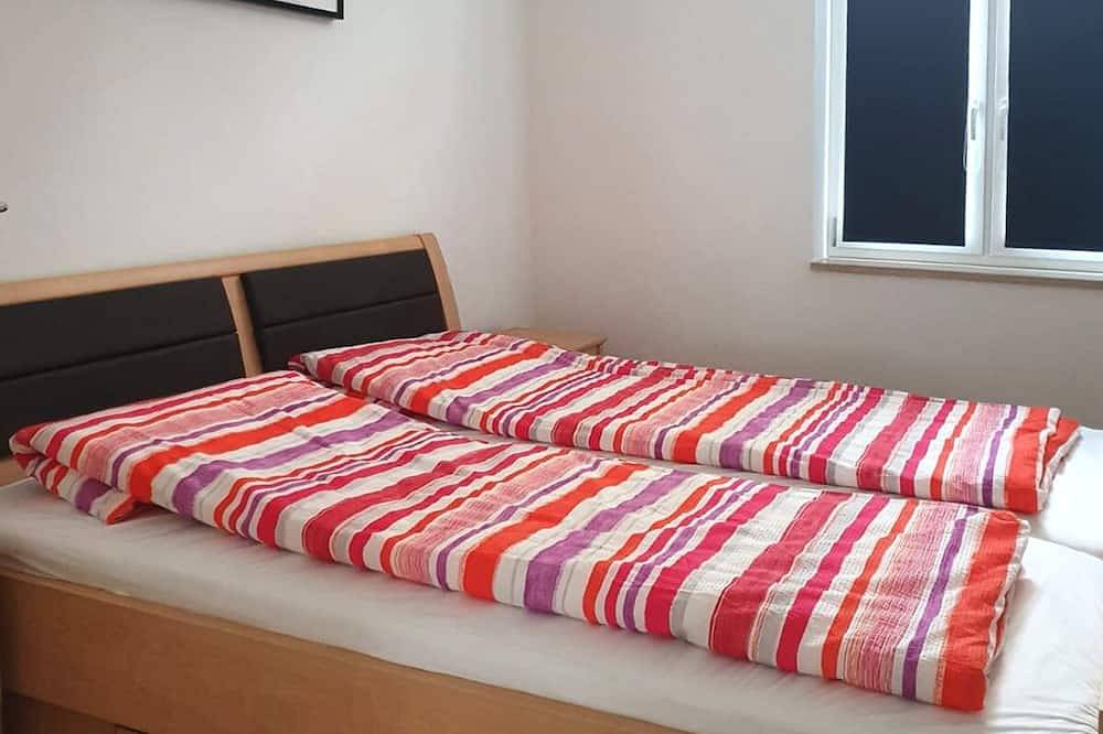 Entire apartment, Modern and spacious apartment, with separate access in Dohna, Eastern Ore Mountains
