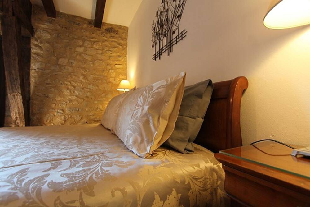 Beautiful Cottage for maximum 4 people overlooking the Dordogne Valley in Puybrun, Lot