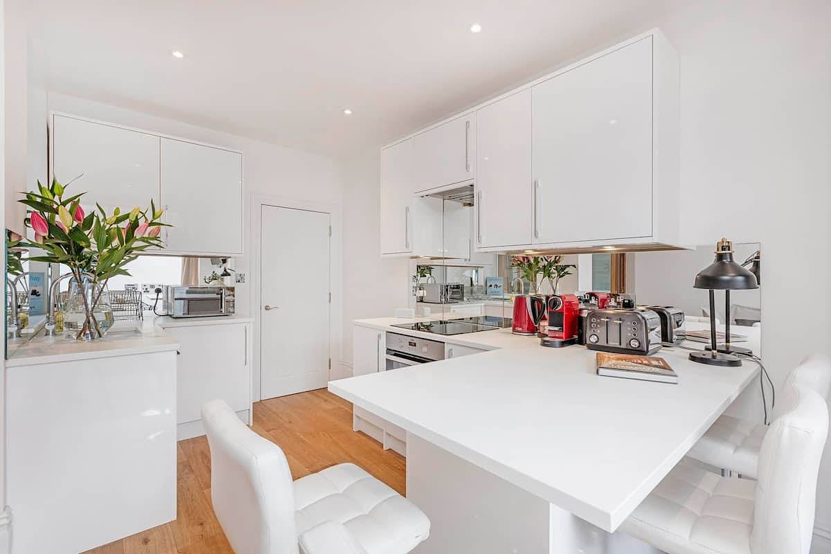 Ganze Ferienwohnung, Fulham Broadway 2-Bed Apt w/ Garden & Pets Ok in Hammersmith und Fulham, London