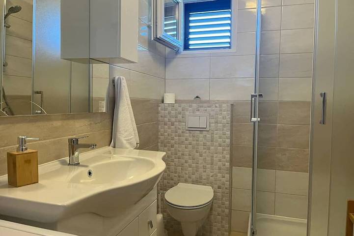 Ganze Wohnung, Ferienwohnung Željko - Maslinica in Maslinica, Solta