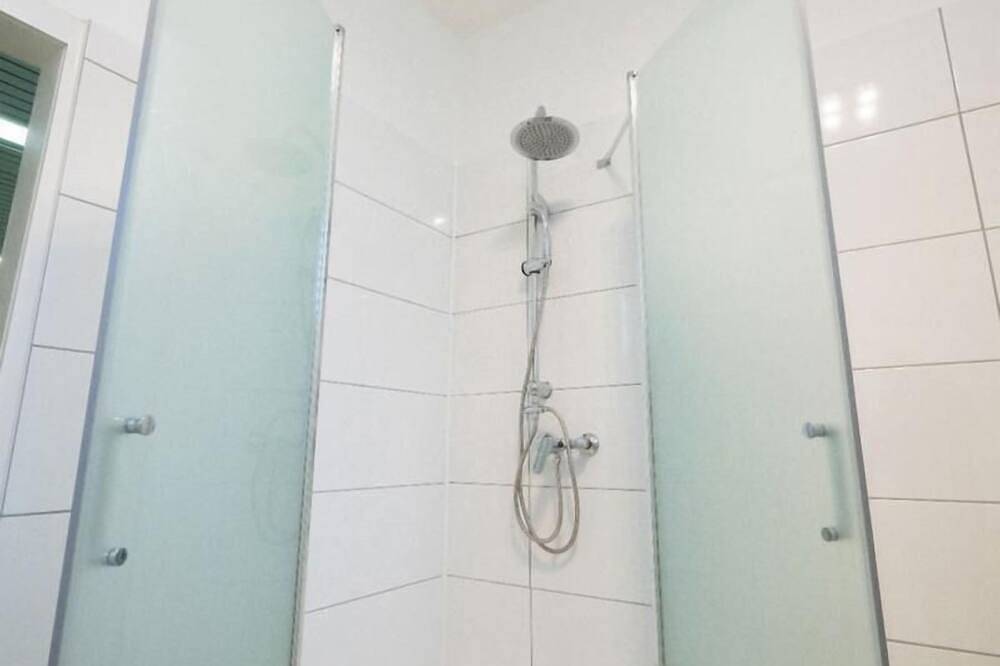 Ganze Wohnung, Monteurwohnung in Gülzow für bis zu 7 Personen mit Wlan, Parkplatz & Gemeinschaftsküche in Gülzow, Kreis Herzogtum Lauenburg