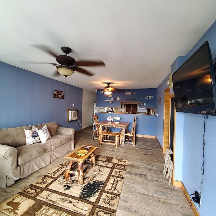Vacation rental for 9 people, with hot tub in Lake Tenkiller