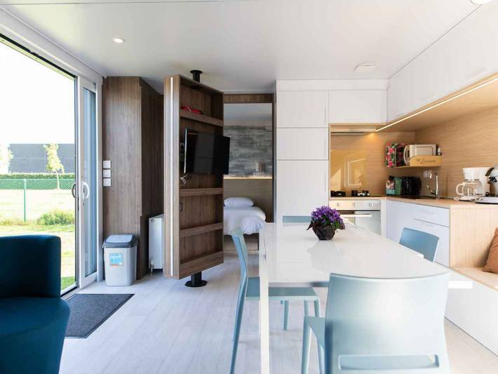 Ferienpark für 6 Personen, mit Terrasse und Kinderpool sowie Pool und Seeblick in Belgien - 4