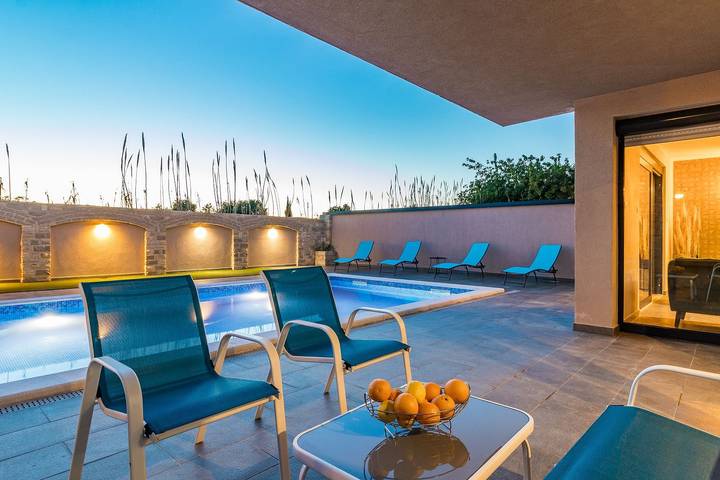 Villa für 10 Personen, mit Balkon und Terrasse sowie Garten und Pool in Pula - 2