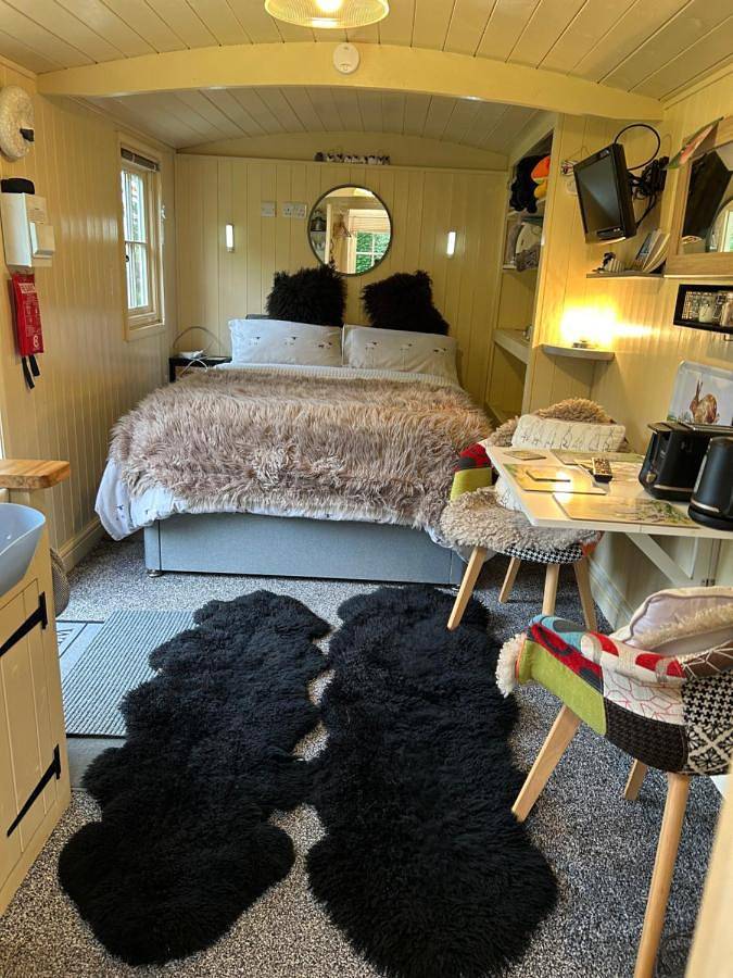 Double Room with Private External Bathroom in Gloucestershire