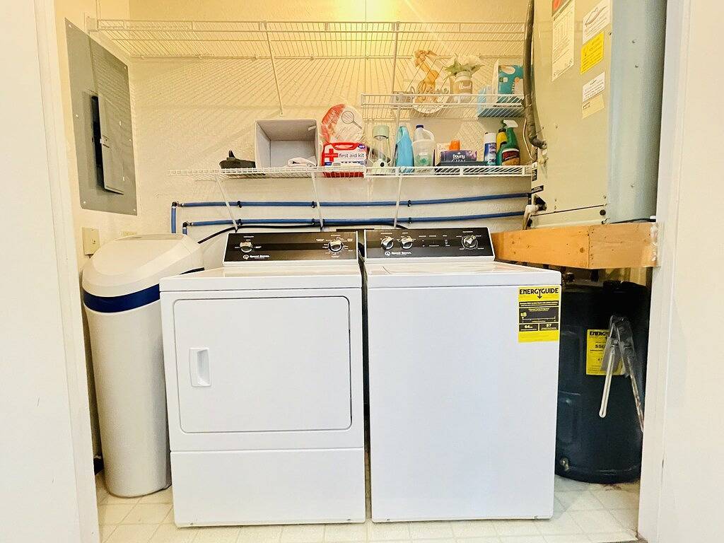 Ganze Wohnung, Stylish Lakefront, King Bed Suite, Sunset View, Pool, Boat Slip, Privatetopfloor in Osage Beach, Lake of the Ozarks