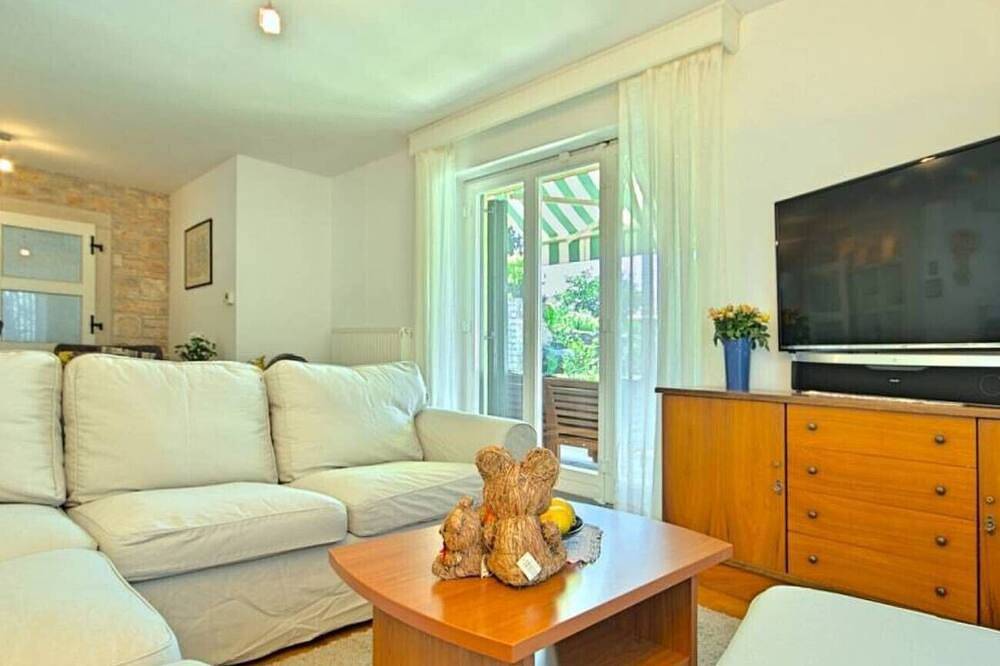 Villa Hisina near Poreč for 6 people with private swimming pool in Baderna, Zentralistrien