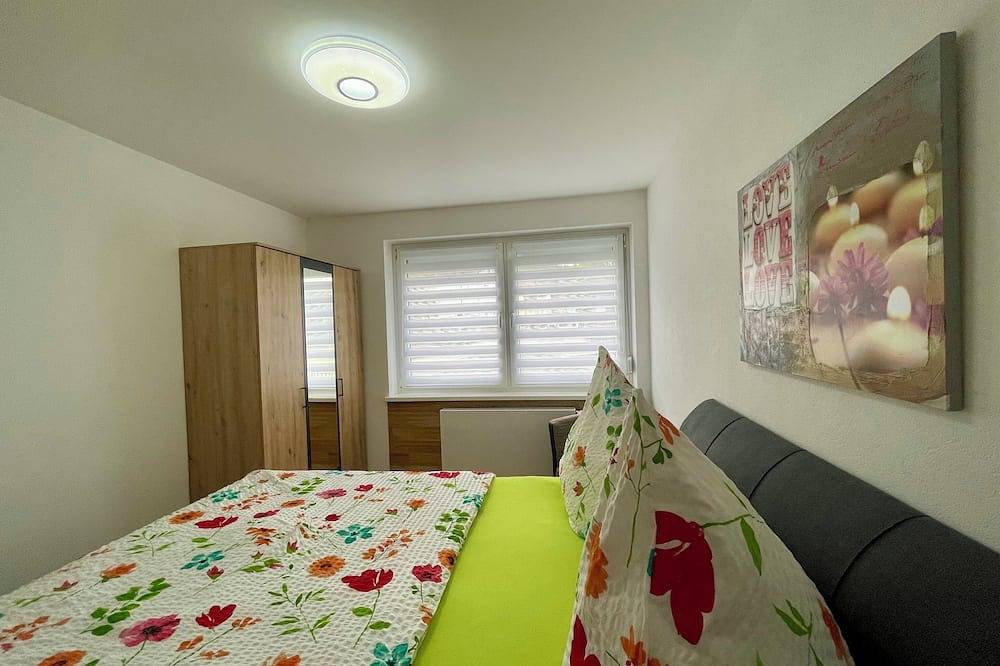 Ganze Wohnung, Neu renovierte Ferienwohnung mit Wlan und Küche  in Bad Bocklet, Rhön-Bayern