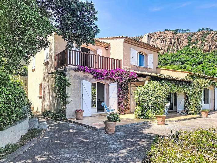 Villa für 8 Personen, mit Balkon und Terrasse