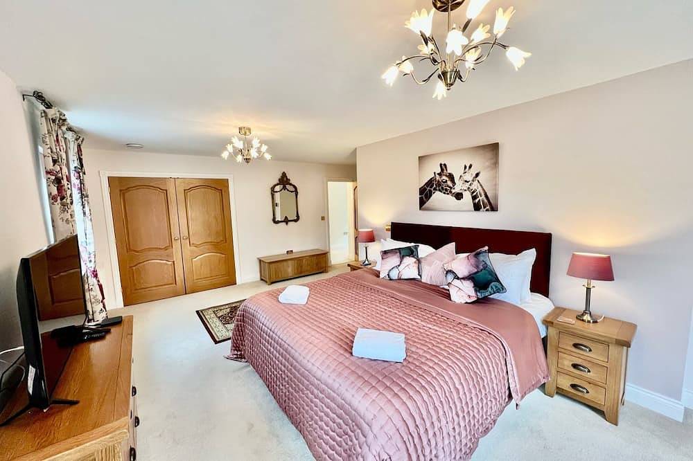 Osmund House, Salisbury Sleeps up to 19 in Salisbury, Cranborne Chase