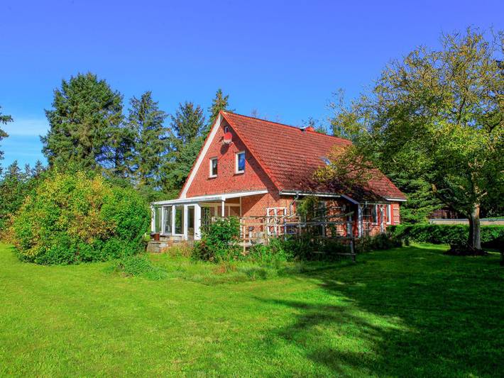 Ferienhaus für 7 Personen, mit Sauna und Terrasse sowie Garten in Sundhagen