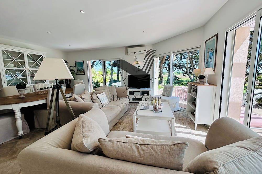 4* villa with pool & sea view in Port-des-Barques, Region de Rochefort