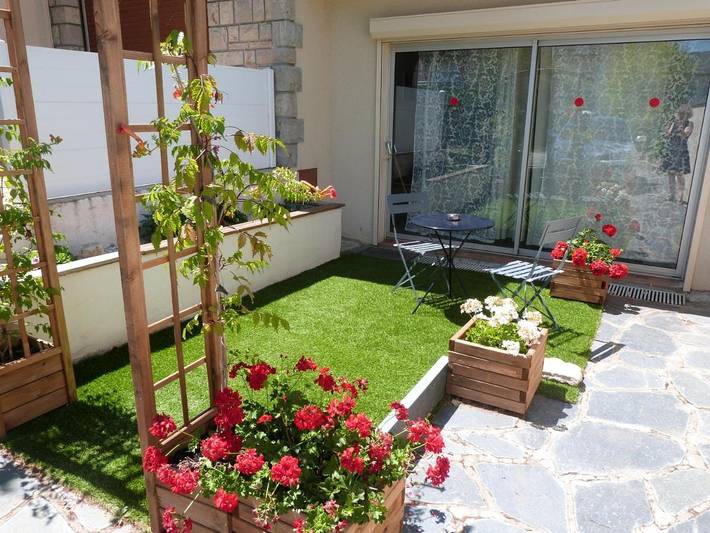Location de vacances pour 3 personnes, avec Terrasse ainsi que Jardin et Vue à Bozouls