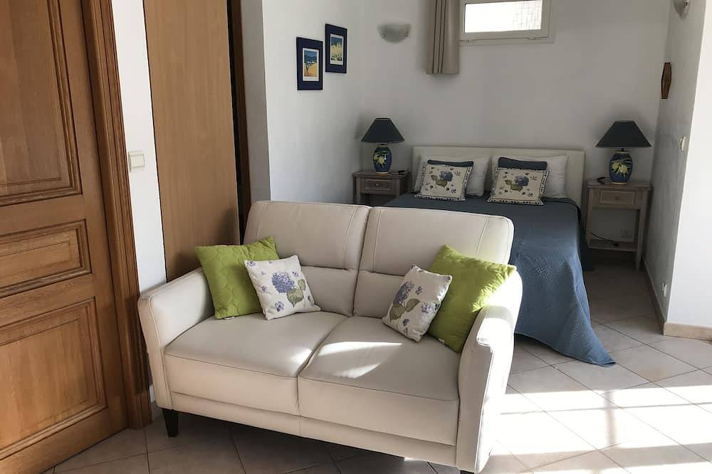 Ganze Wohnung, Klimatisiertes Studio Eg einer Villa, ruhige Lage, grüne Umgebung + Aussenterras in Vence, Cannes und Umgebung