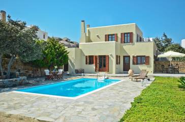 Villa for 6 Guests in Agios Prokopios, Cyclades, Picture 1