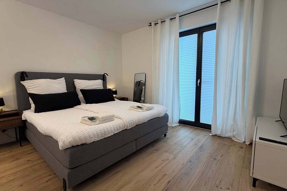 Ganze Wohnung, 6 Beds Modern Penthouse near Basel w/Jacuzzi in Weil am Rhein, Landkreis Lörrach