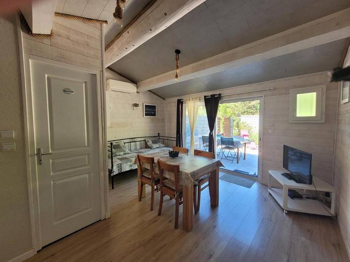 Location de vacances pour 4 personnes, avec vue ainsi que piscine et jardin, adapté aux familles à Le Martinet - 3