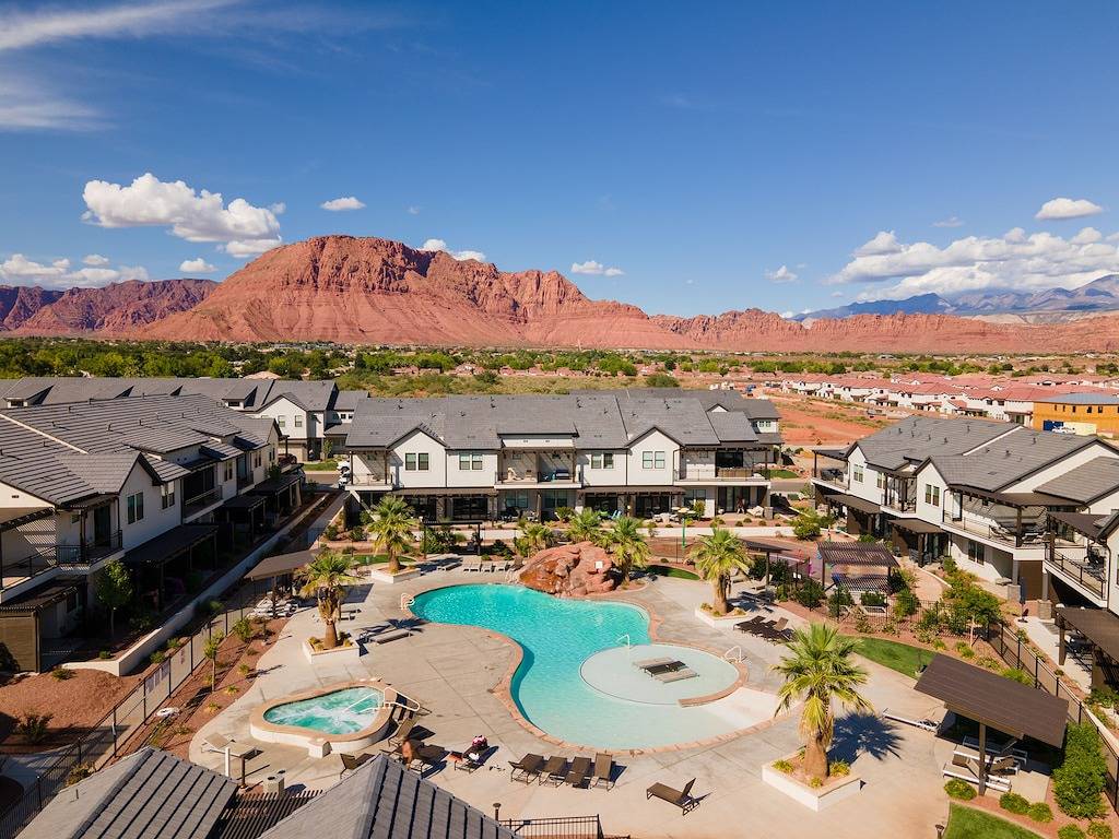 Red Mountain Springs, Gorgeous Views, Great Community Pool! in Santa Clara (UT), Zion Nationalpark