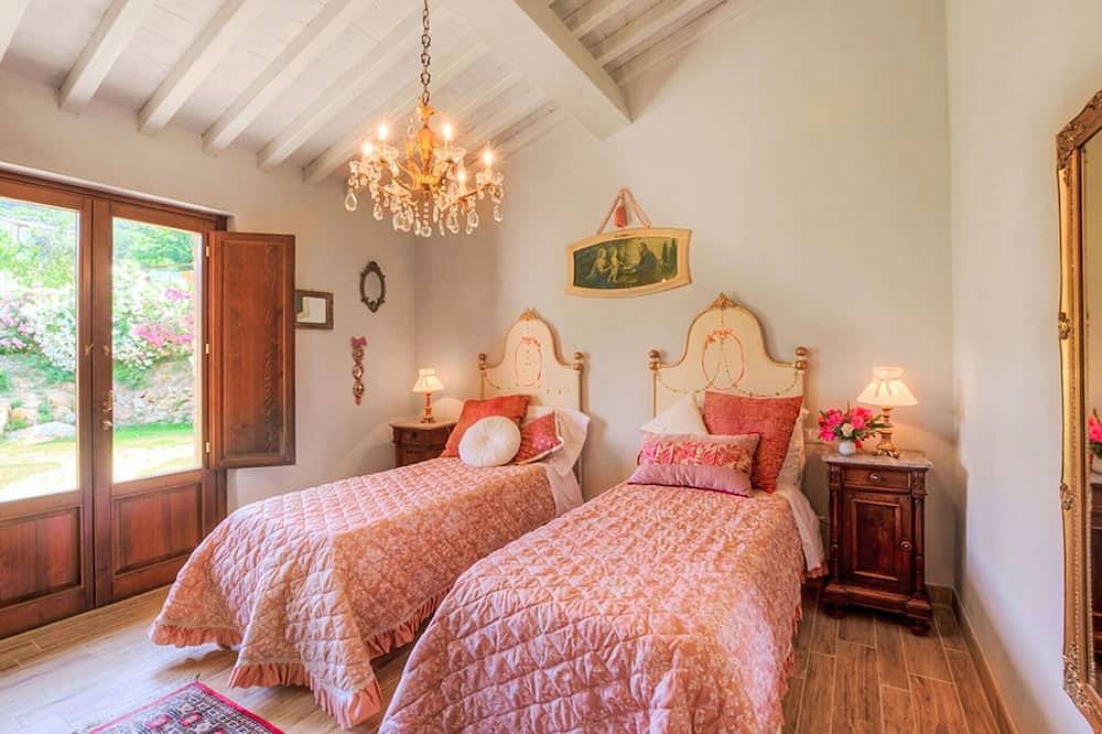 Alleinstehendes Ferienhaus mit Klimaanlage, privatem Pool,  W-Lan, Tv, Terrasse, Panoramablick in Iano, Florenz Provinz