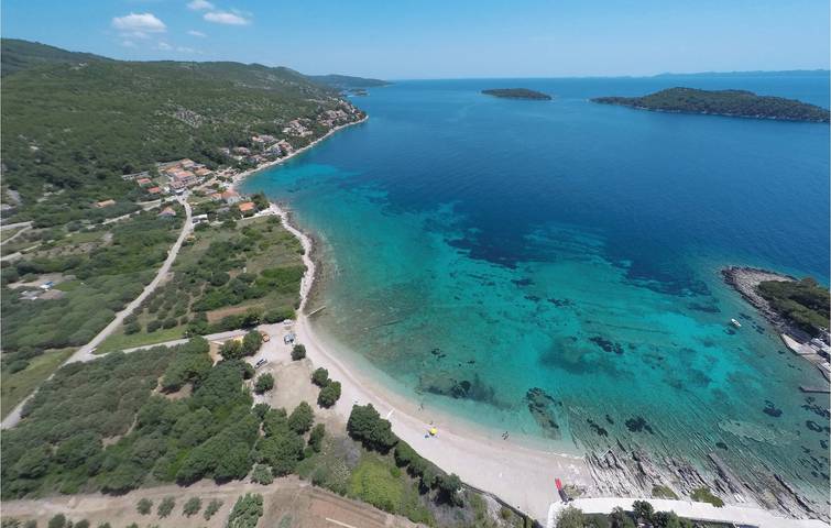 Cozy Seaside Retreat with Pool, Terrace, and Beach Access in Blato, Korcula