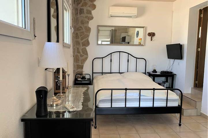 Holiday house in a quiet location, sea view, private pool, near the beach in El Mas Fumats, Roses
