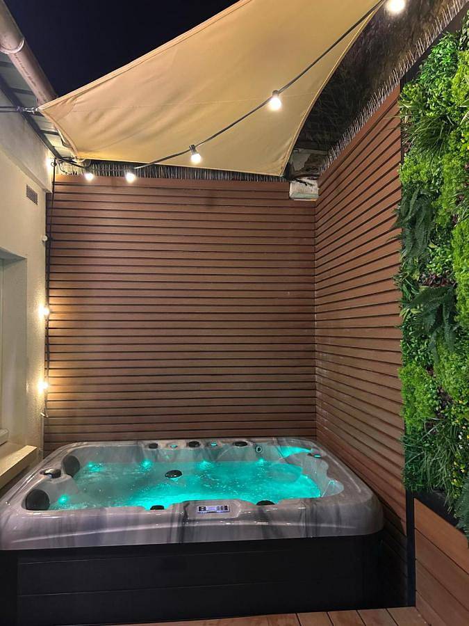 Gîte pour 4 personnes, avec Jacuzzi et Terrasse dans Palais Bénédictine (Fécamp) - 2