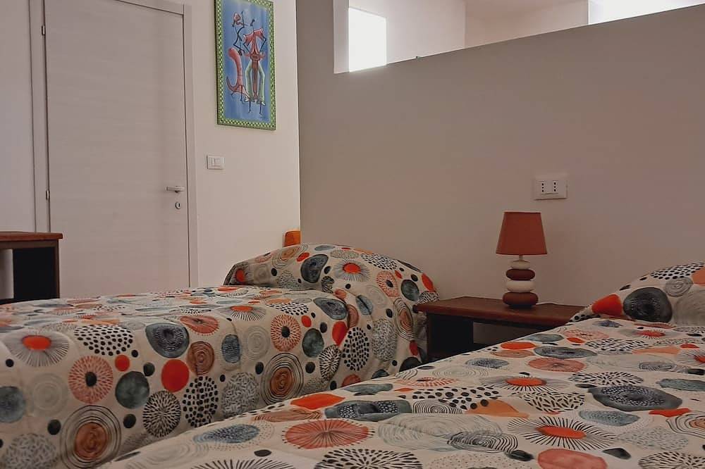 Ganze Wohnung, Family apartment: sleeps 6, Use of garden, sunbeds and swimming pool. in Monte San Pietro, Bologna Provinz