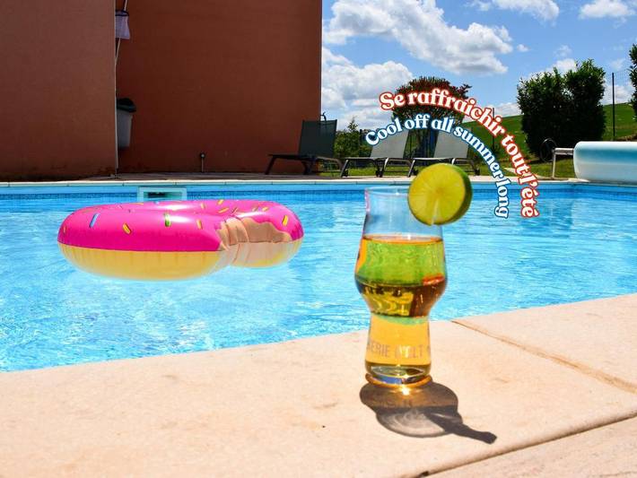 Hôtel pour 4 personnes, avec piscine et jardin, animaux acceptés