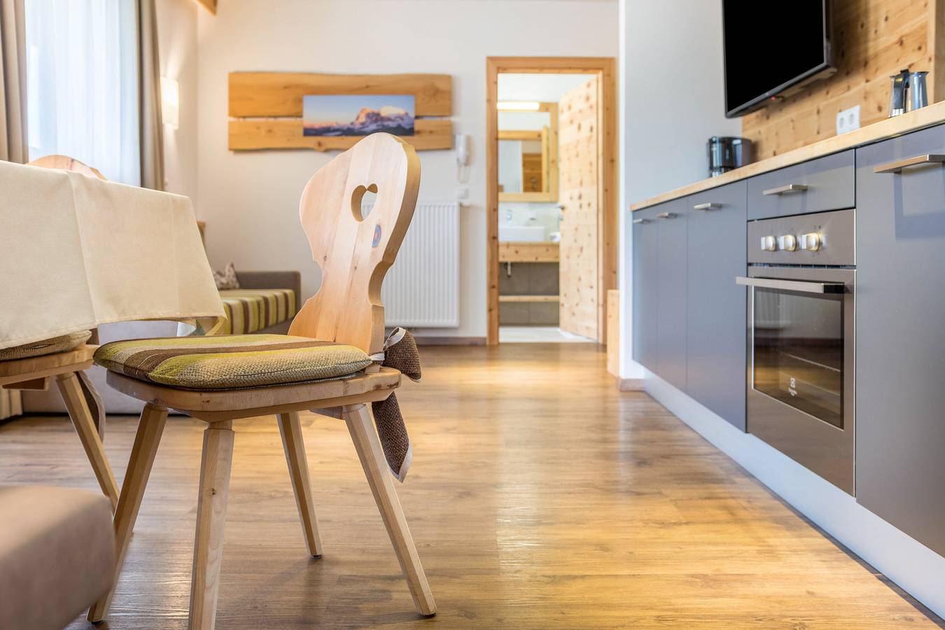 Ganze Wohnung, Apartments Marialisa Superior 'Apt Tulpe' mit Bergblick, Whirlpool & Wlan in Gufidaun, Klausen