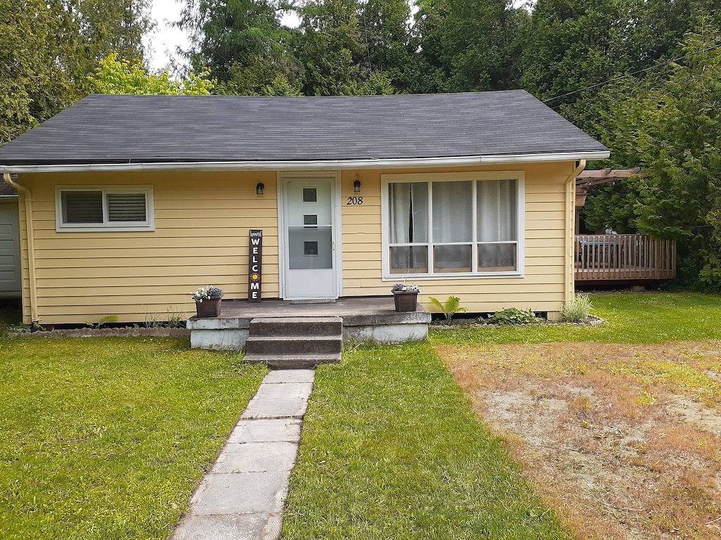Cozy and Fresh Cottage, walk to the beach in minutes! in Sauble Beach, Huronsee (Kanada)