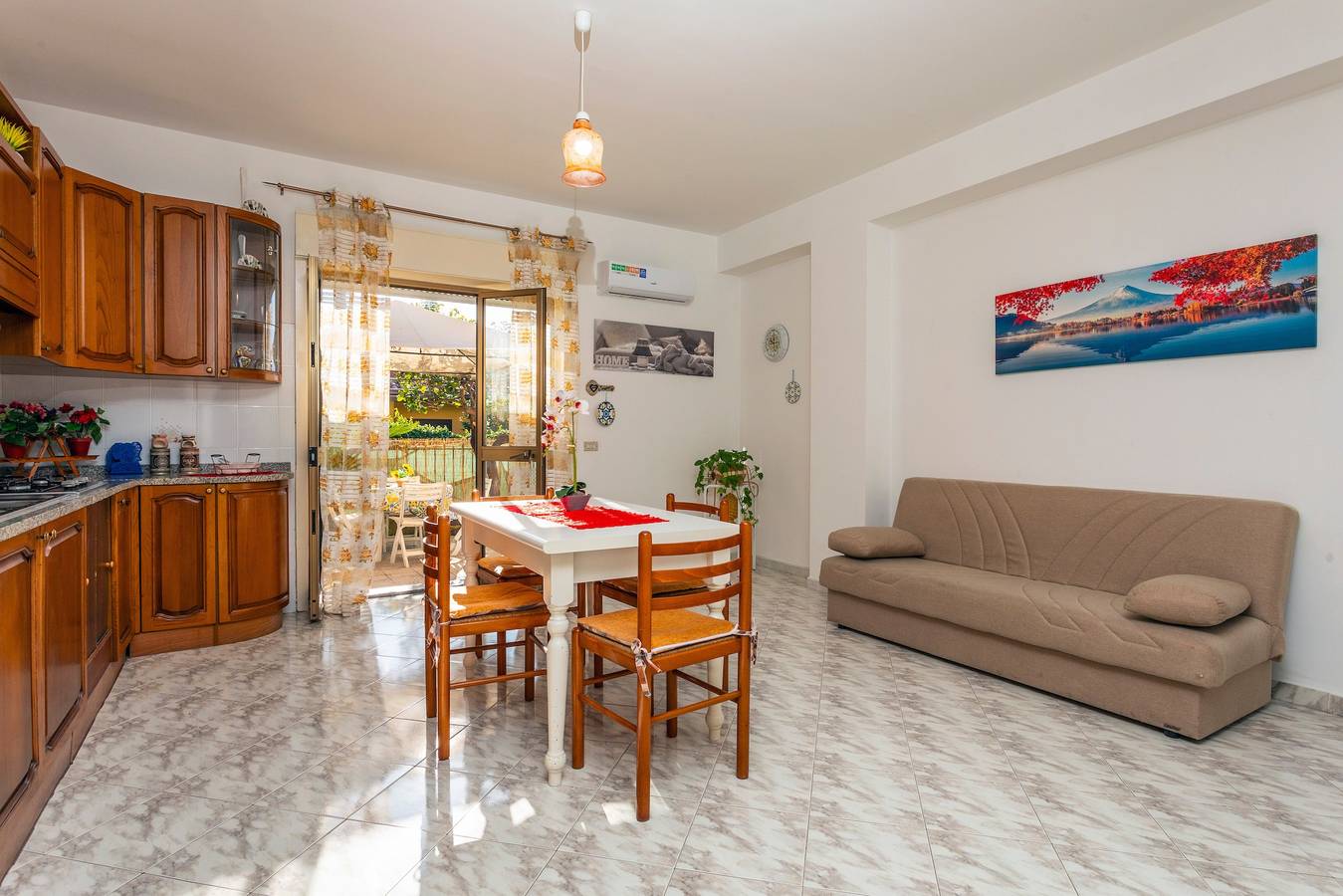 Appartement entier, Appartement 'Il Giardino Delle Ninfe' avec vue sur les montagnes, Wi-Fi et climatisation in Fondachello, Province de Catania