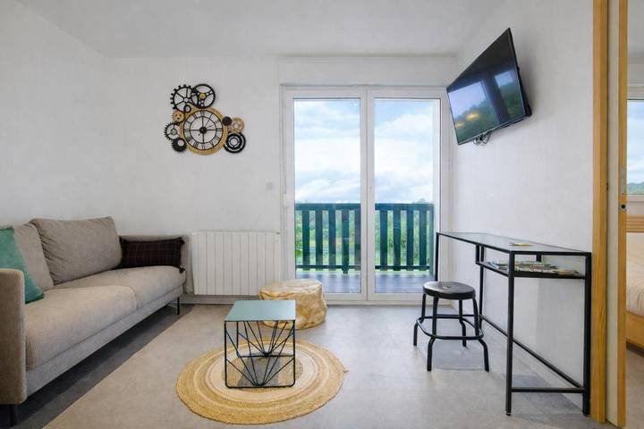 Gîte pour 4 personnes, avec Balcon ainsi que Terrasse et Vue dans Haut-Valromey