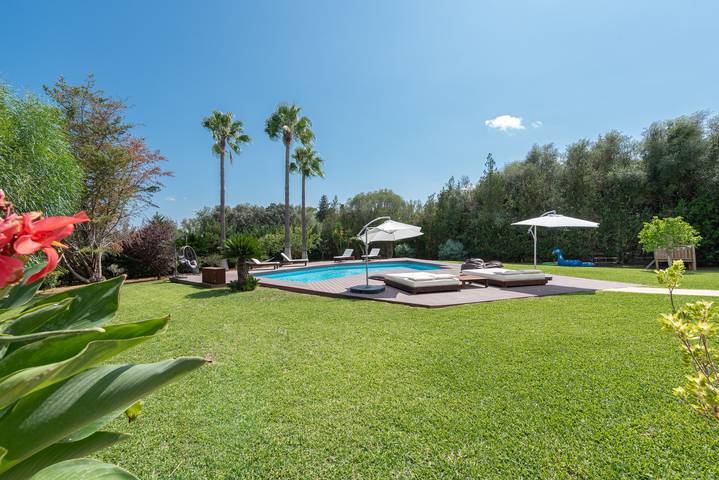 Modern Palmeras by Balearic Villas in Crestatx, Sa Pobla