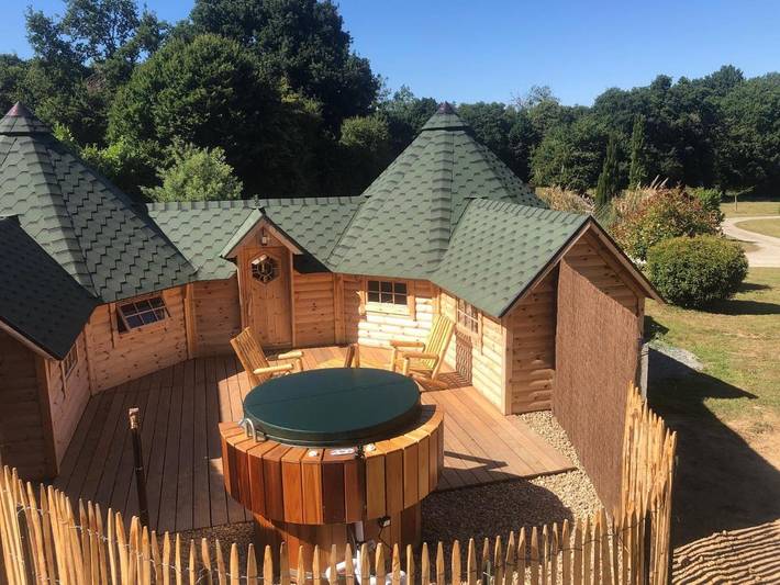 Gîte pour 2 personnes, avec terrasse et jacuzzi ainsi que sauna et jardin à Lanvallay - 2