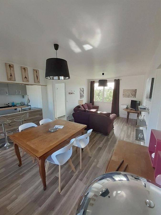 Location de vacances pour 5 personnes, avec Terrasse ainsi que Jardin et Vue à Villedieu-les-Poêles