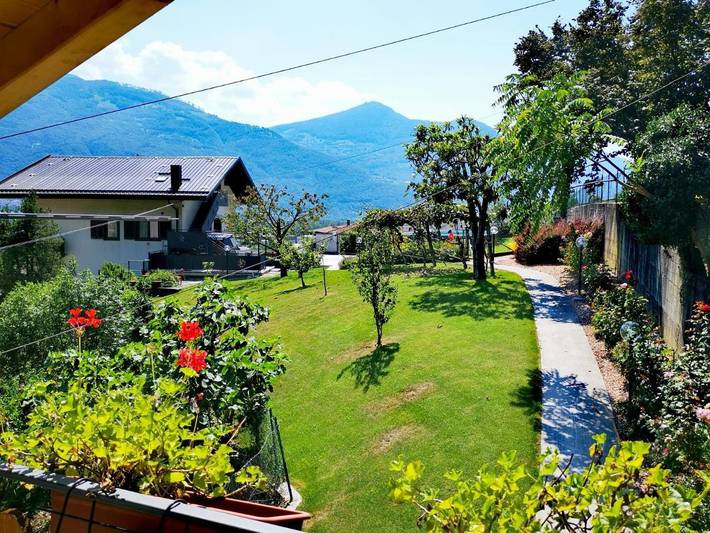 B&b per 4 persone, con Terrazza e Giardino nonché Piscina e Panorama in Val Camonica