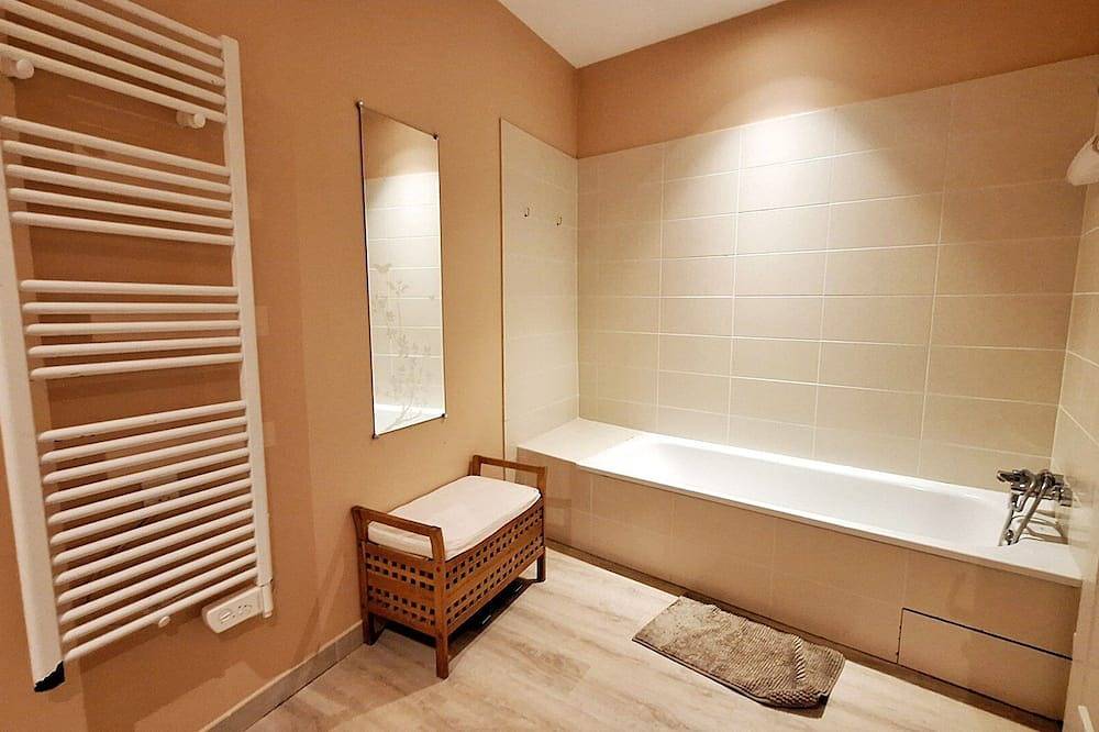 Apartamento entero, Remi's apartment – garden and jacuzzi in Aigues-Vives, Region de Nimes