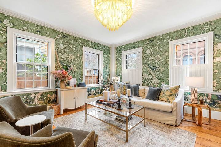 Holiday home for 20 people, with garden and balcony, child-friendly in Rhode Island