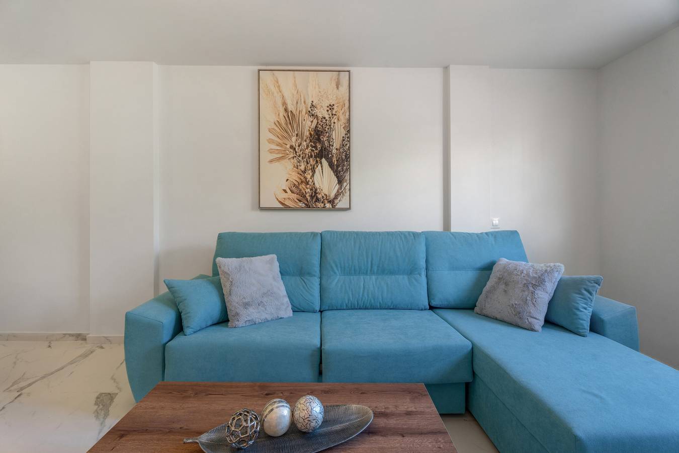 Entire apartment, Vacation 'Granada Park S032' with Shared Pool, Shared Garden and Wi-Fi in Los Cristianos, Arona