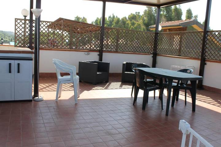 Gîte pour 4 personnes, avec terrasse et vue à Agnone Bagni - 3