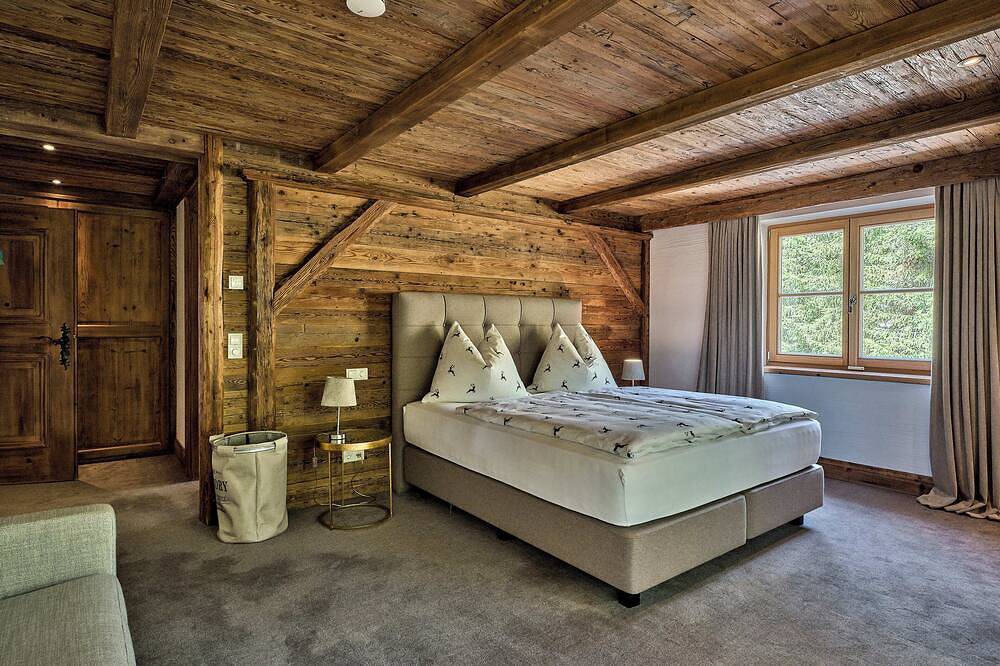 Ultra-Luxe Ski Chalet - Private Pools, Sauna, Theater, Gym & Panoramic Views in Jochberg, Bezirk Kitzbühel (stad)