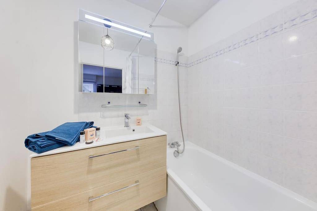 Appartement entier, One-Bedroom Apartment in Noisy-le-Grand, Seine-Saint-Denis
