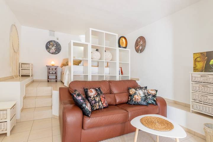 Estudio entero, Apartamento estudio 'Sillero Dos' con piscina compartida, Wi-Fi y aire acondicionado. in Pinar de lAdvocat (Moraira), Teulada