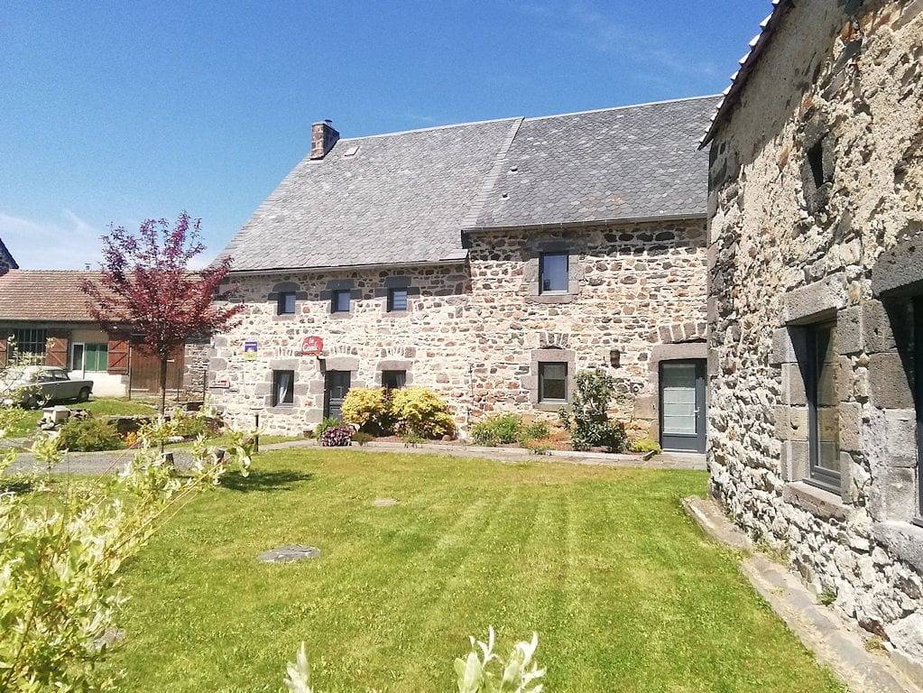 Chambres d'hôtes Le Coudi - Chambre Air in Saint-Pierre-le-Chastel, Regionaal natuurpark van de vulkanen van de Auvergne